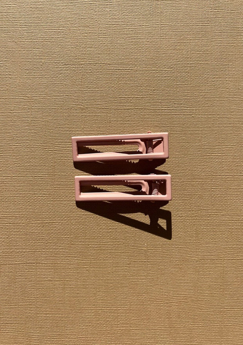 [Color: Roseate] A dusty pick alligator hair clip. Comes in a set of two.