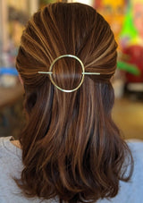 [Color: Brass] A brass oval hair slide.