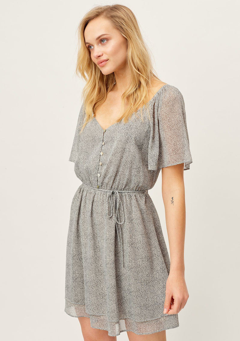 shoppers say this tunic has a 'slimming effect' — and it's on sale  for $29