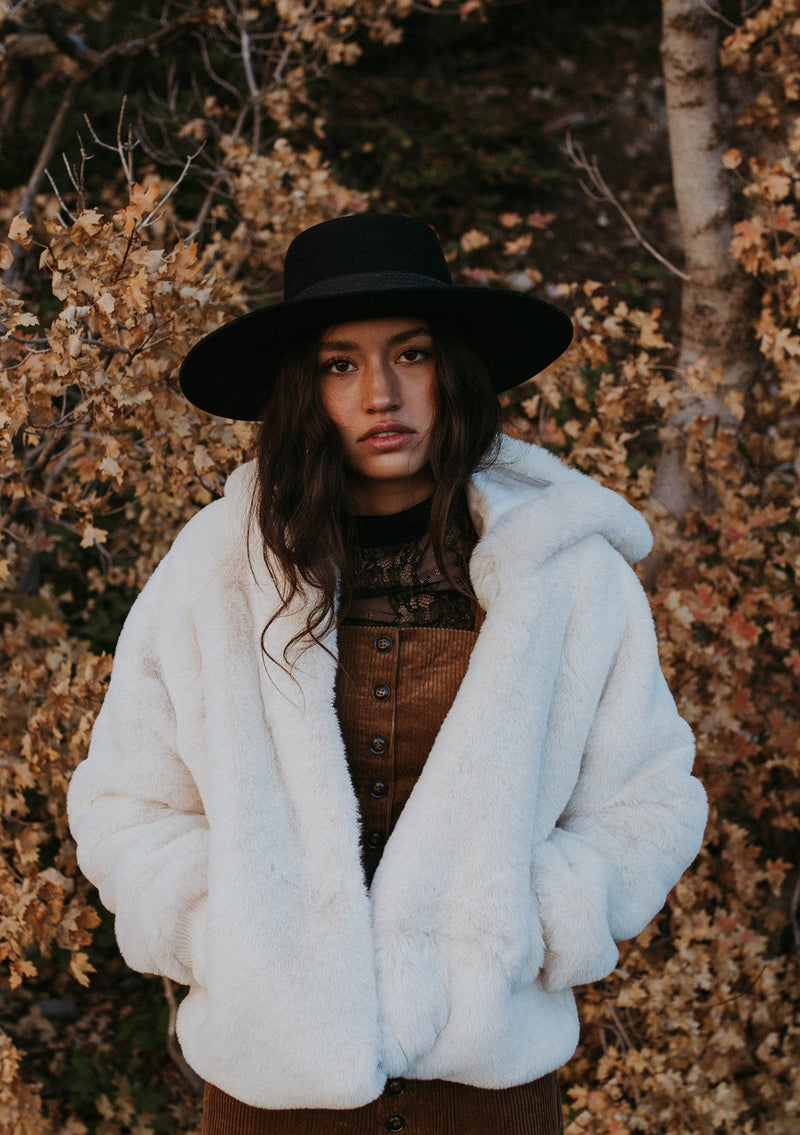 [Color: Vanilla] A classic and chic, ultra soft and flattering white faux fur jacket. Featuring a zippered front, essential side pockets, and a warm hood. 